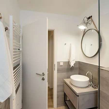 Waldstrasse 8 Kuestenblau